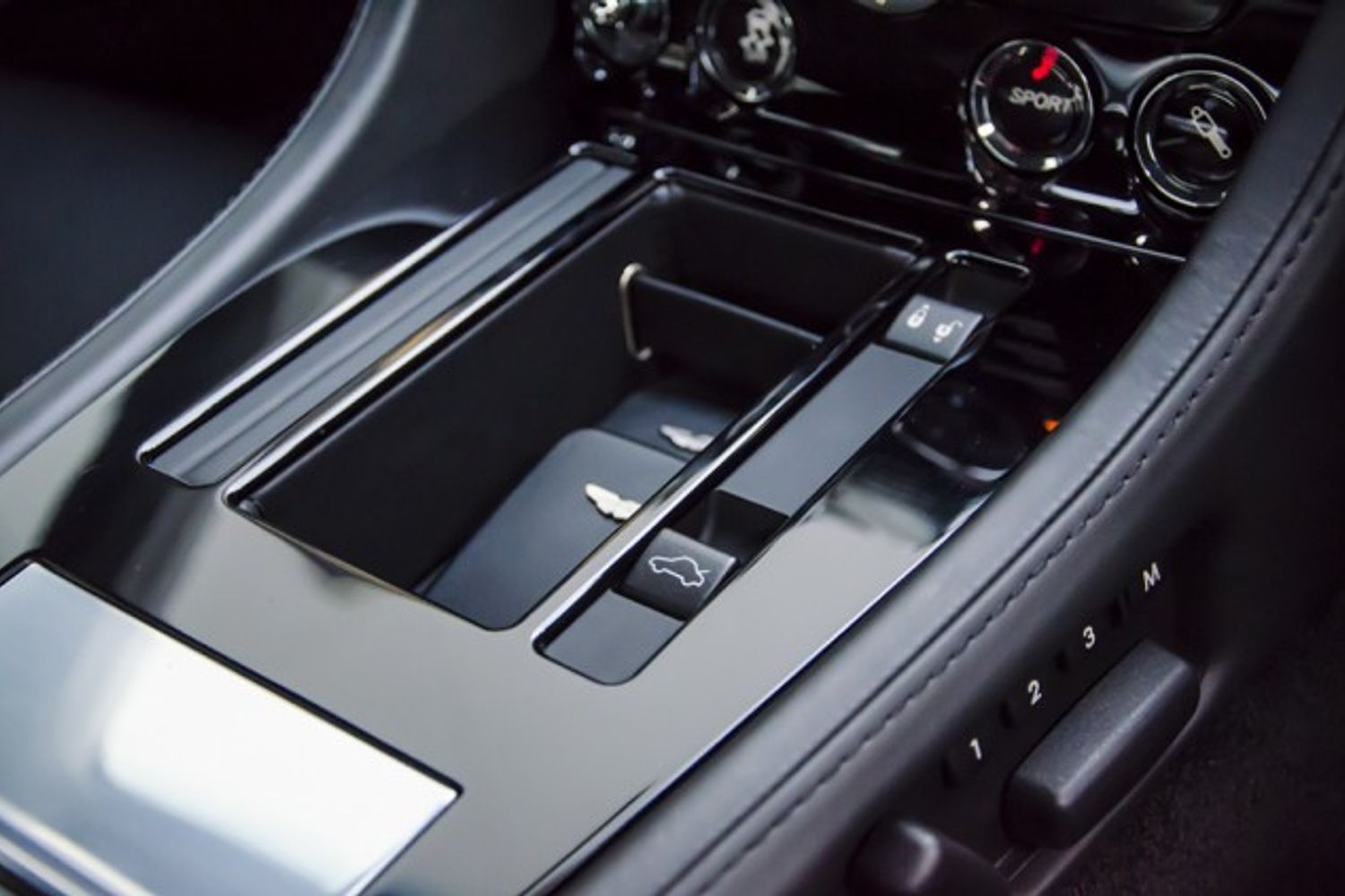 ASTON MARTIN DBS COUPE V12 Touchtronic Auto