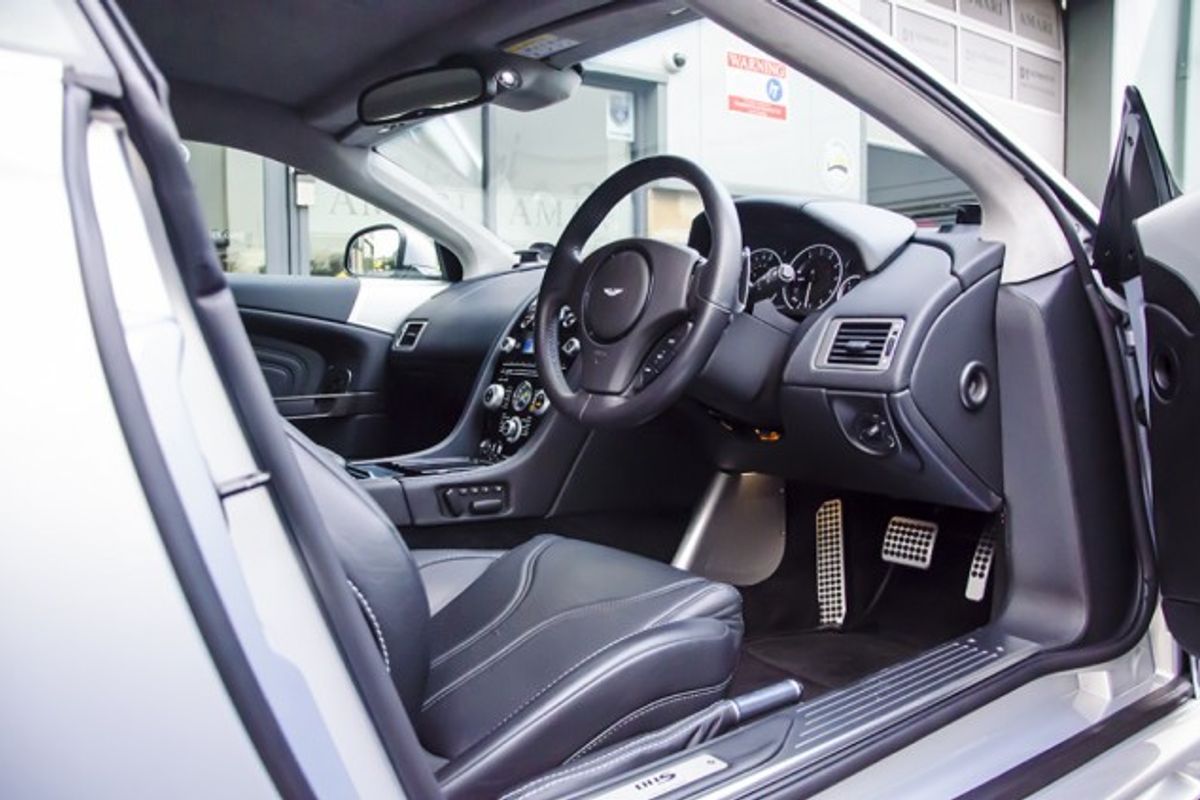 ASTON MARTIN DBS COUPE V12 Touchtronic Auto