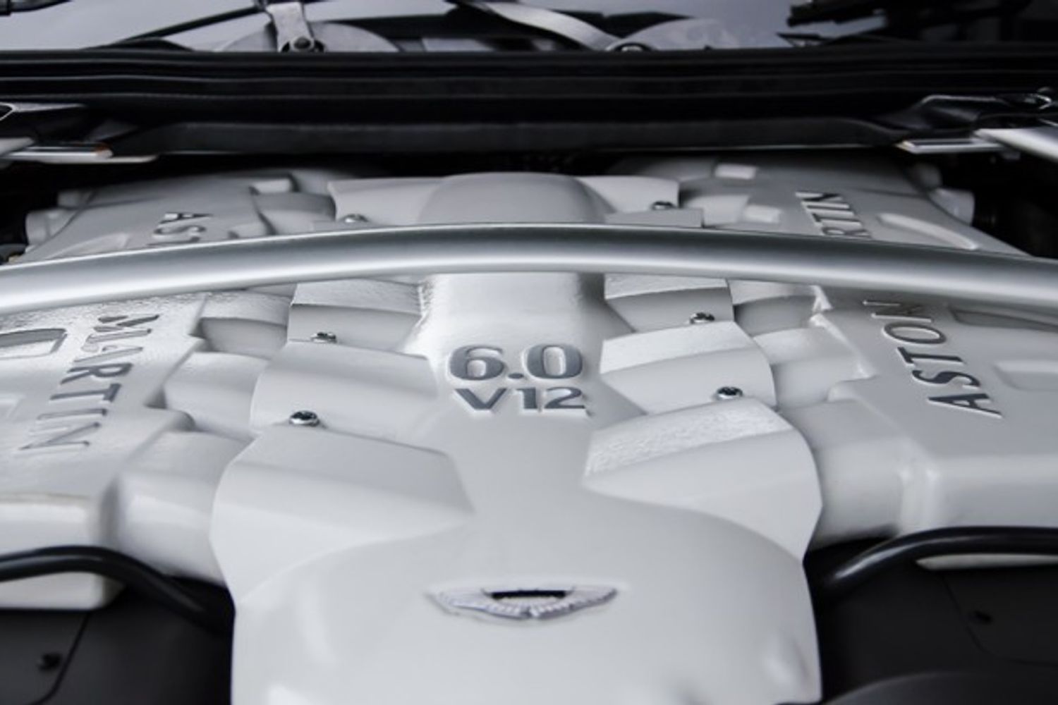 ASTON MARTIN DBS COUPE V12