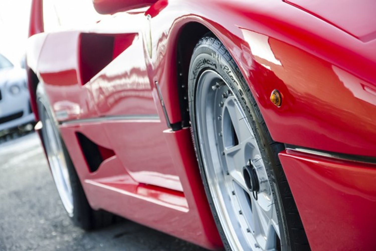 FERRARI F40 COUPE 2dr