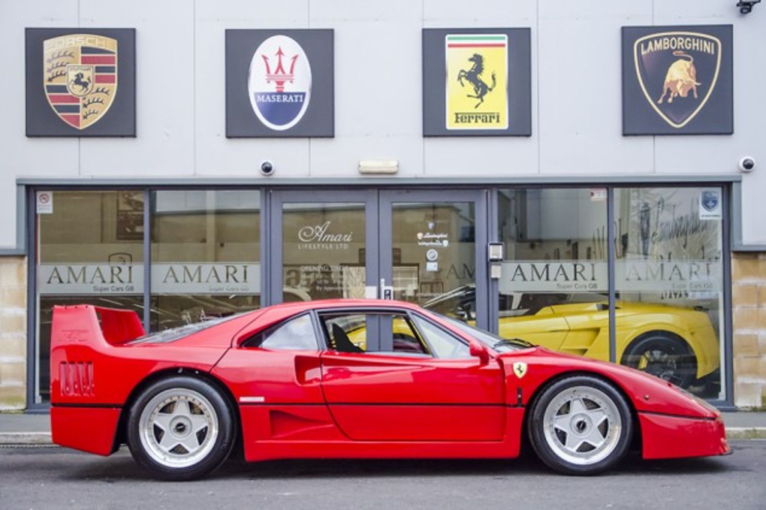FERRARI F40 COUPE 2dr