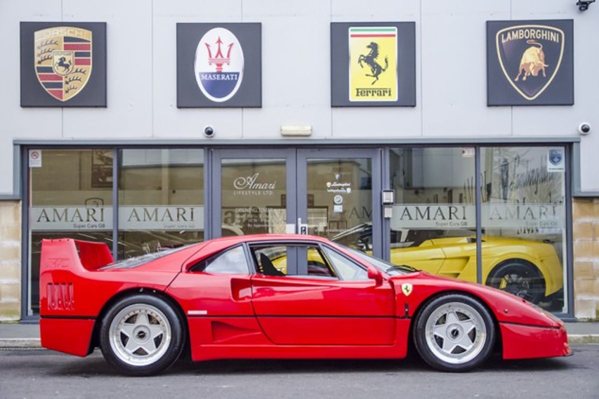 FERRARI F40 COUPE 2dr