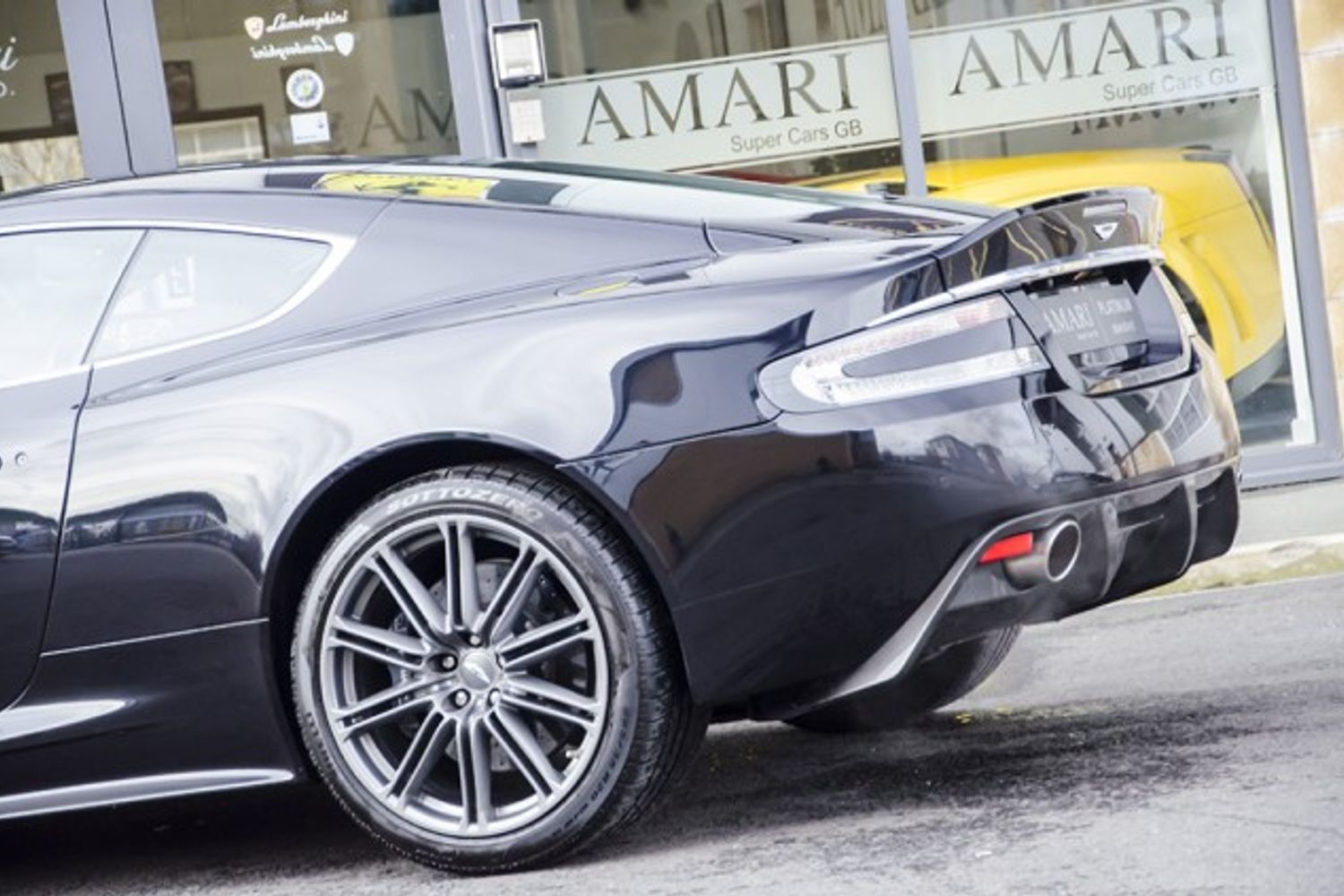ASTON MARTIN DBS COUPE V12