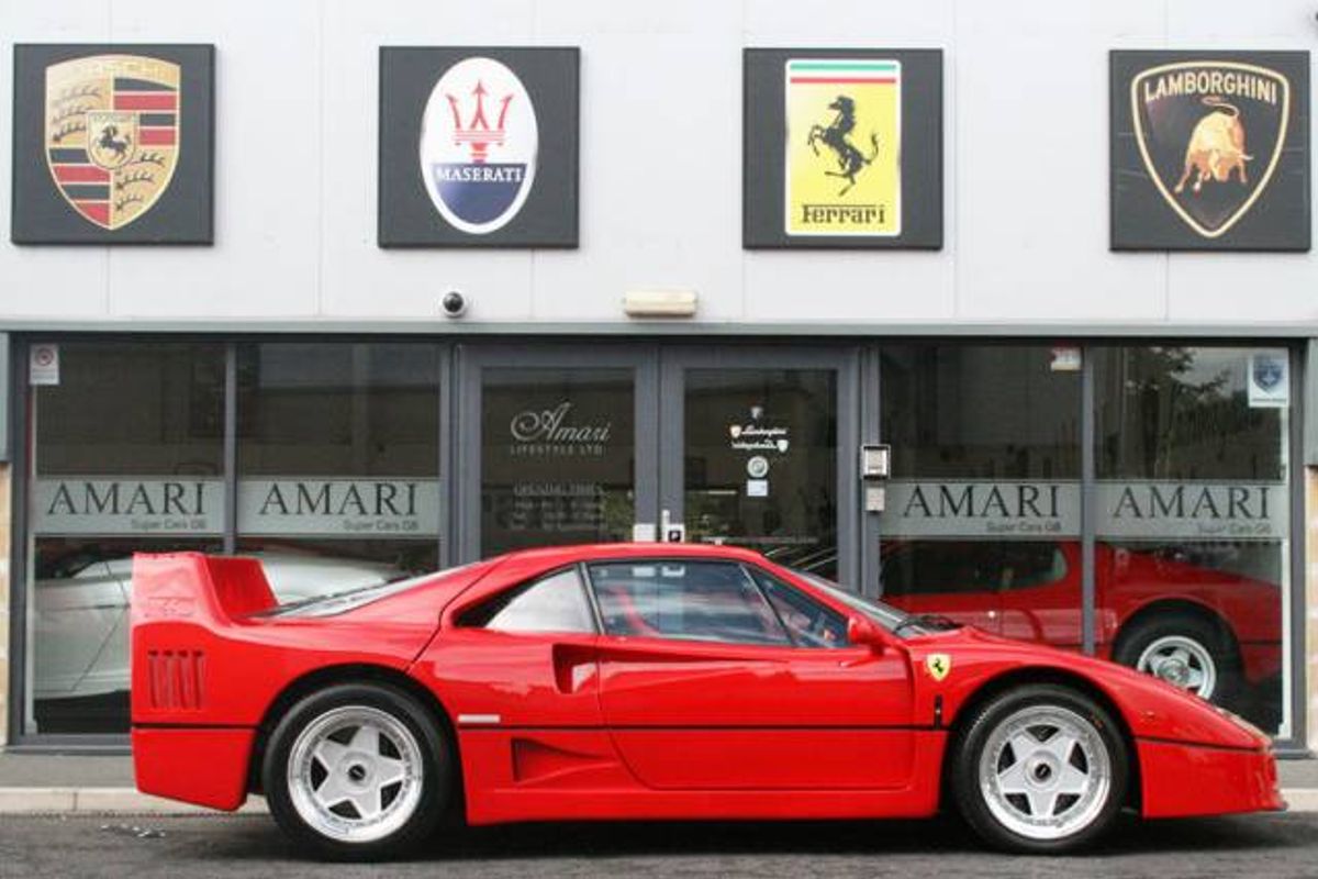 FERRARI F40 COUPE 2dr