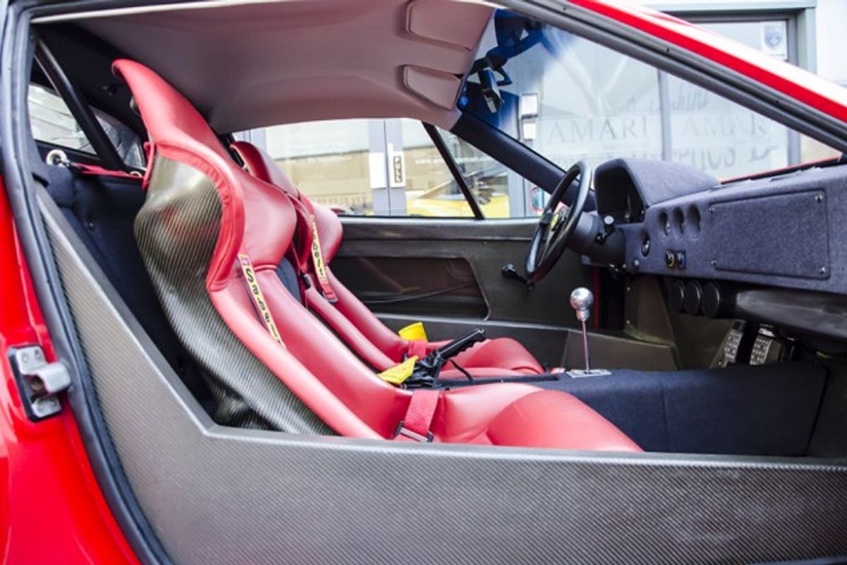 FERRARI F40 COUPE 2dr