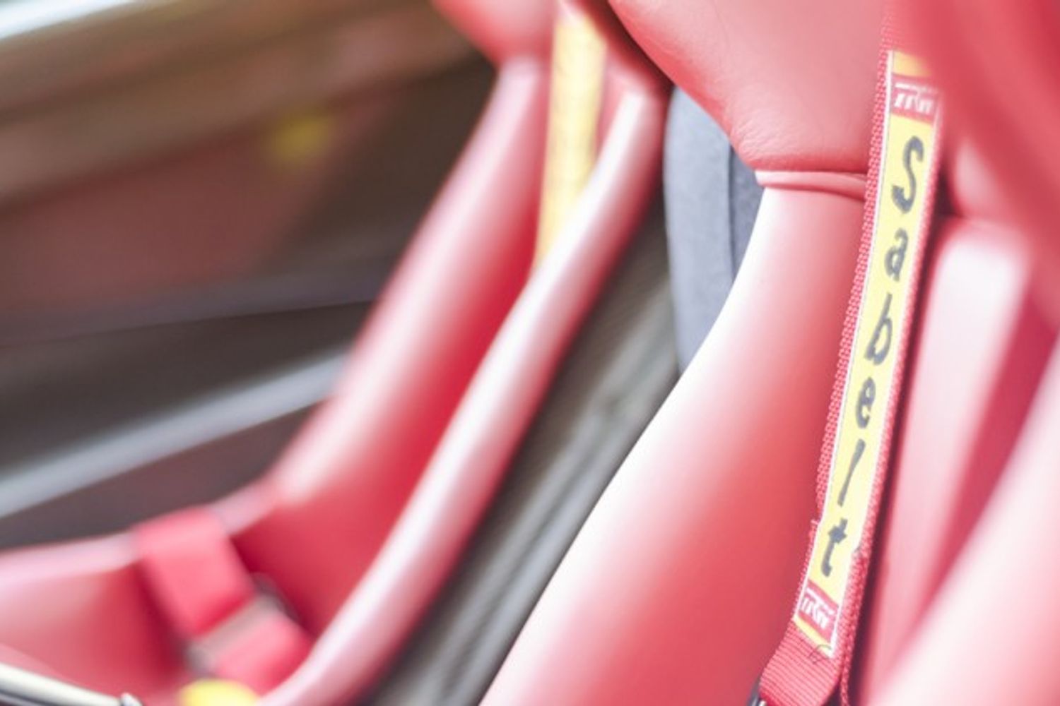 FERRARI F40 COUPE 2dr