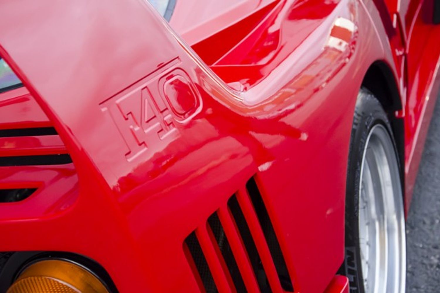 FERRARI F40 COUPE 2dr