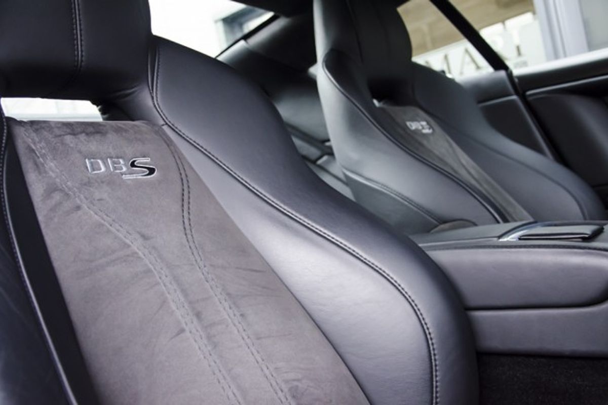ASTON MARTIN DBS COUPE V12