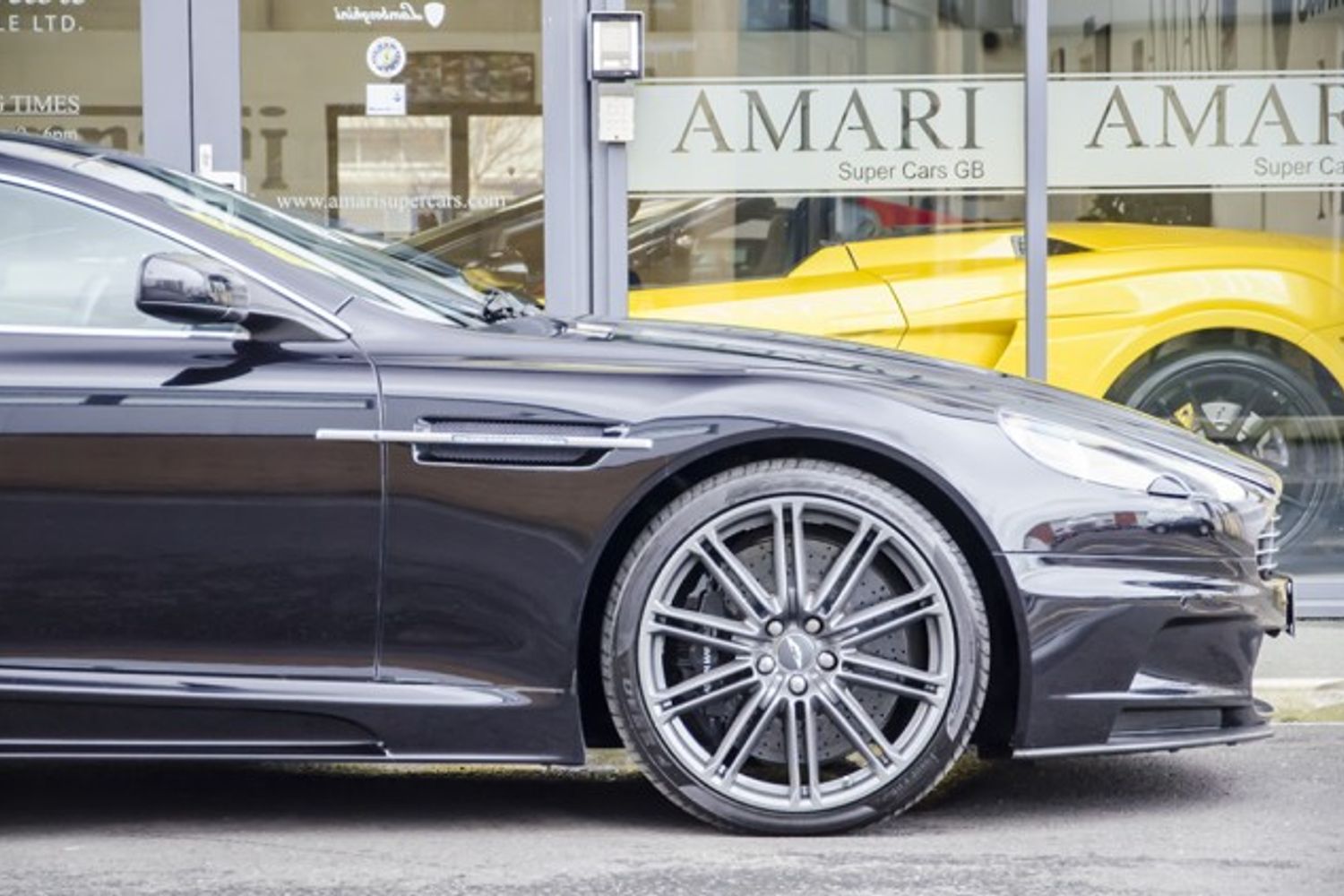 ASTON MARTIN DBS COUPE V12