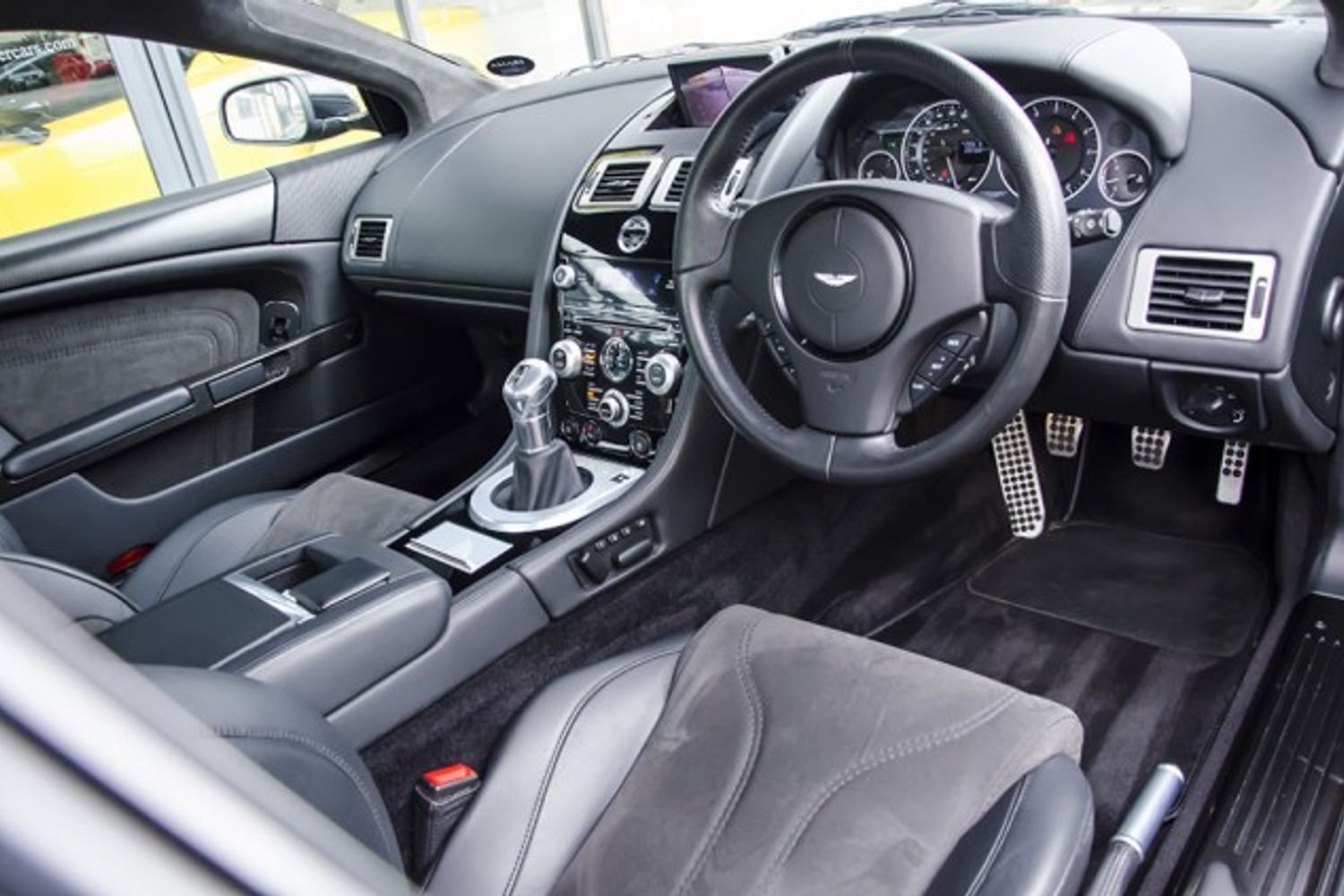 ASTON MARTIN DBS COUPE V12