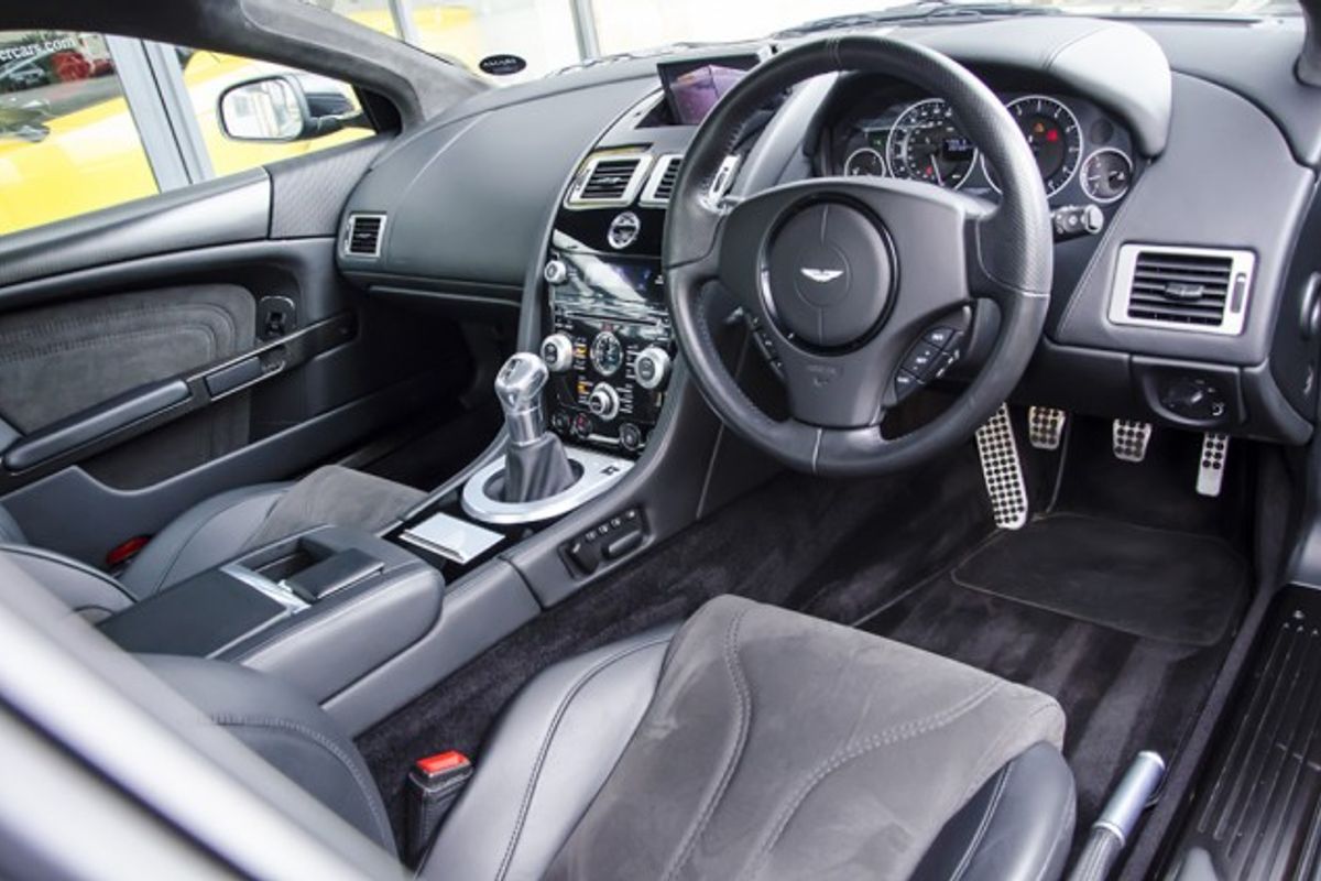 ASTON MARTIN DBS COUPE V12