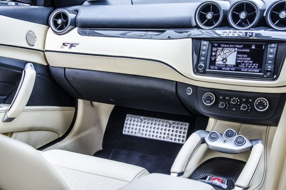 FERRARI FF COUPE 2dr Auto