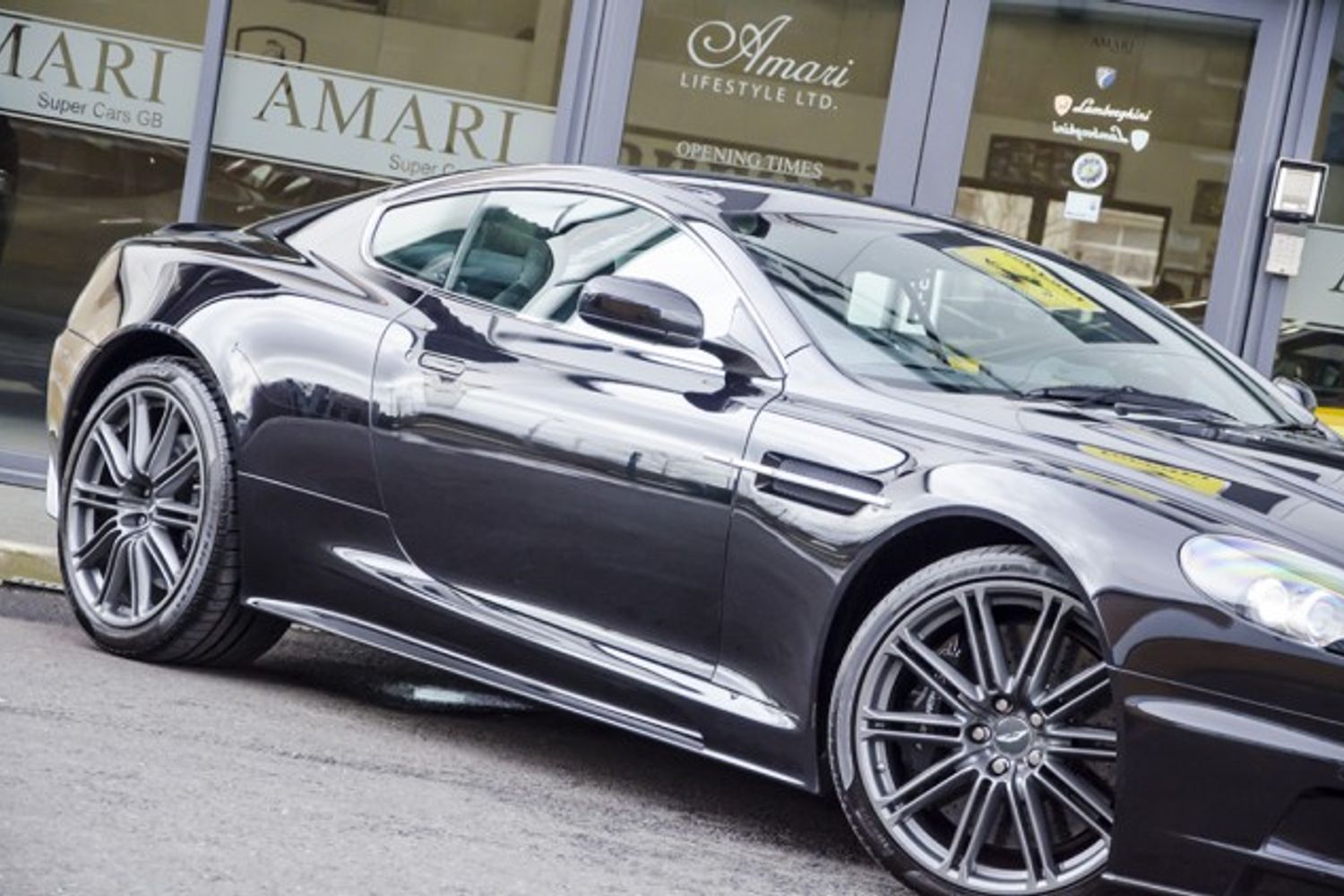 ASTON MARTIN DBS COUPE V12