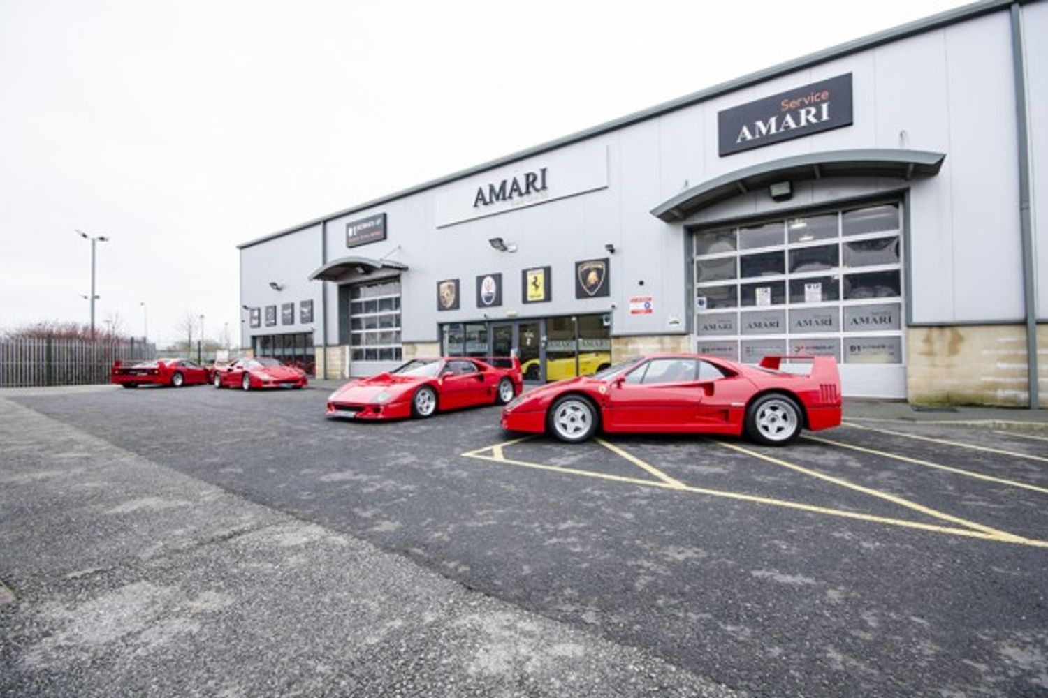FERRARI F40 COUPE 2dr
