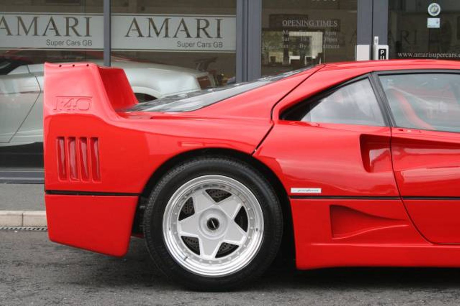 FERRARI F40 COUPE 2dr