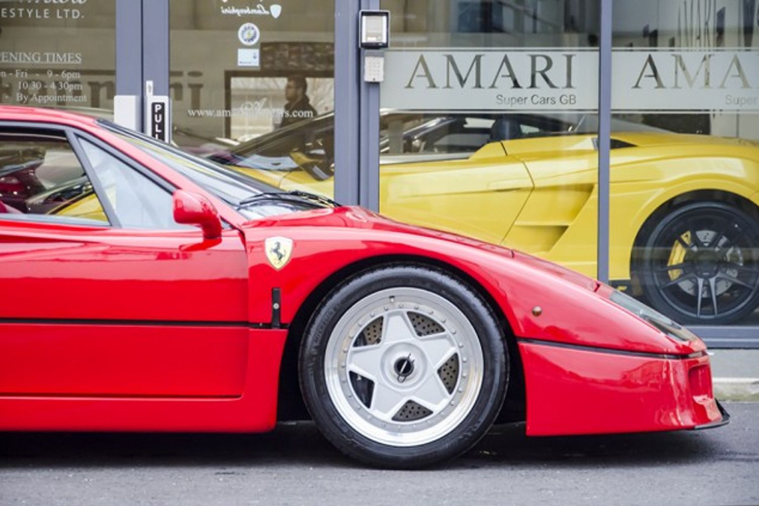 FERRARI F40 COUPE 2dr