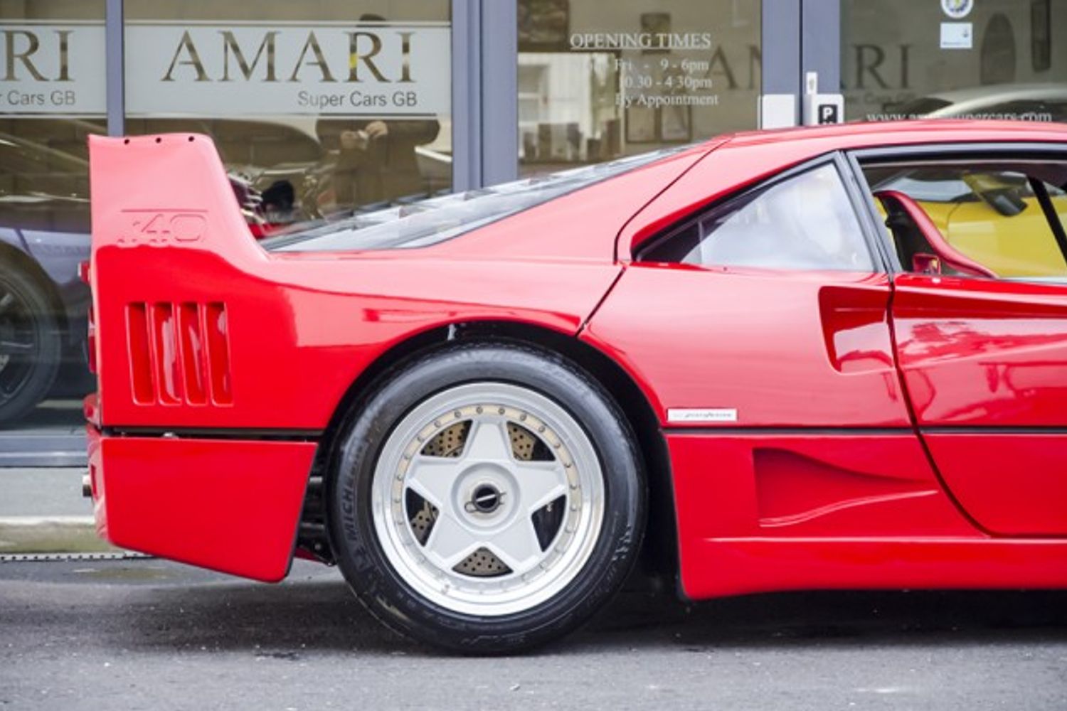 FERRARI F40 COUPE 2dr