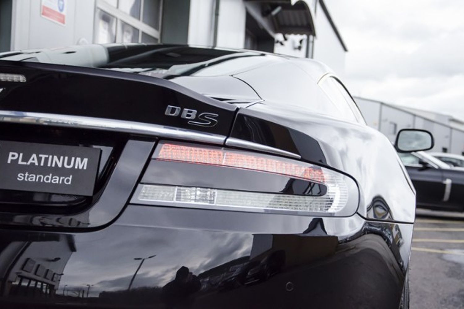 ASTON MARTIN DBS COUPE V12