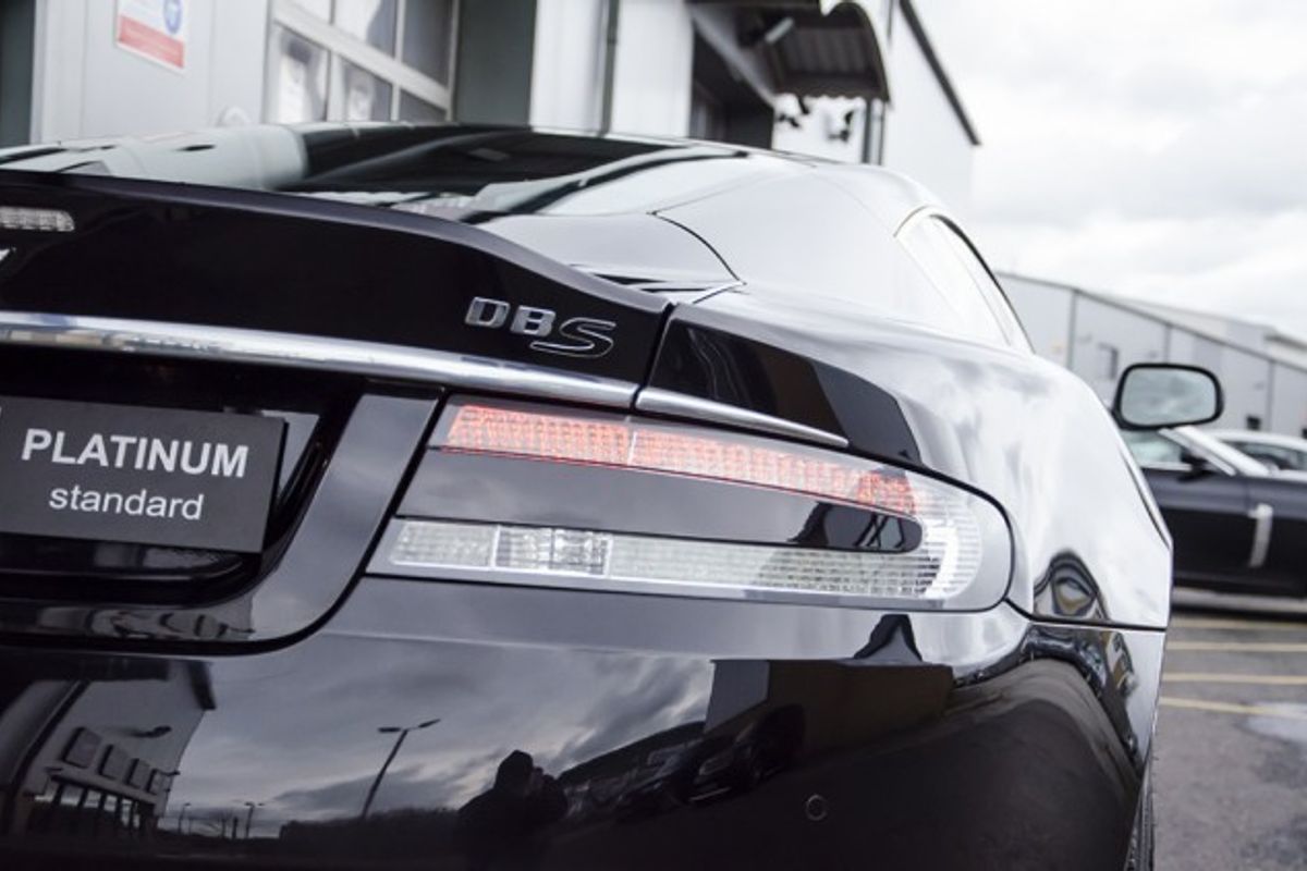 ASTON MARTIN DBS COUPE V12