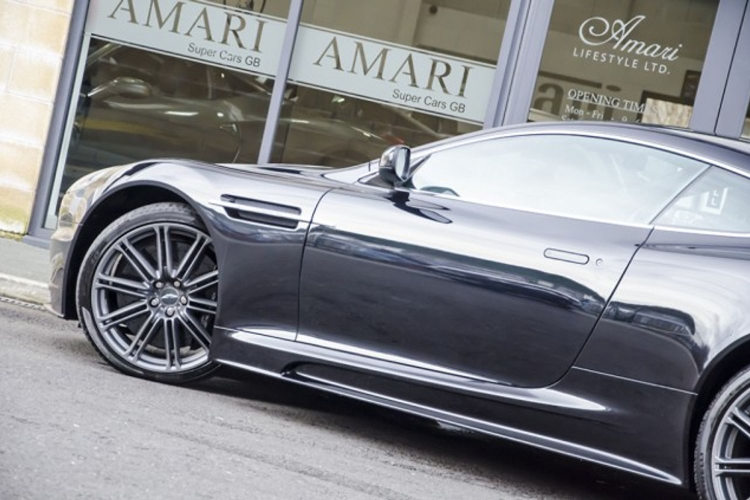 ASTON MARTIN DBS COUPE V12