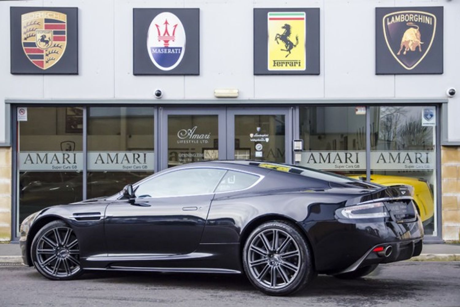 ASTON MARTIN DBS COUPE V12