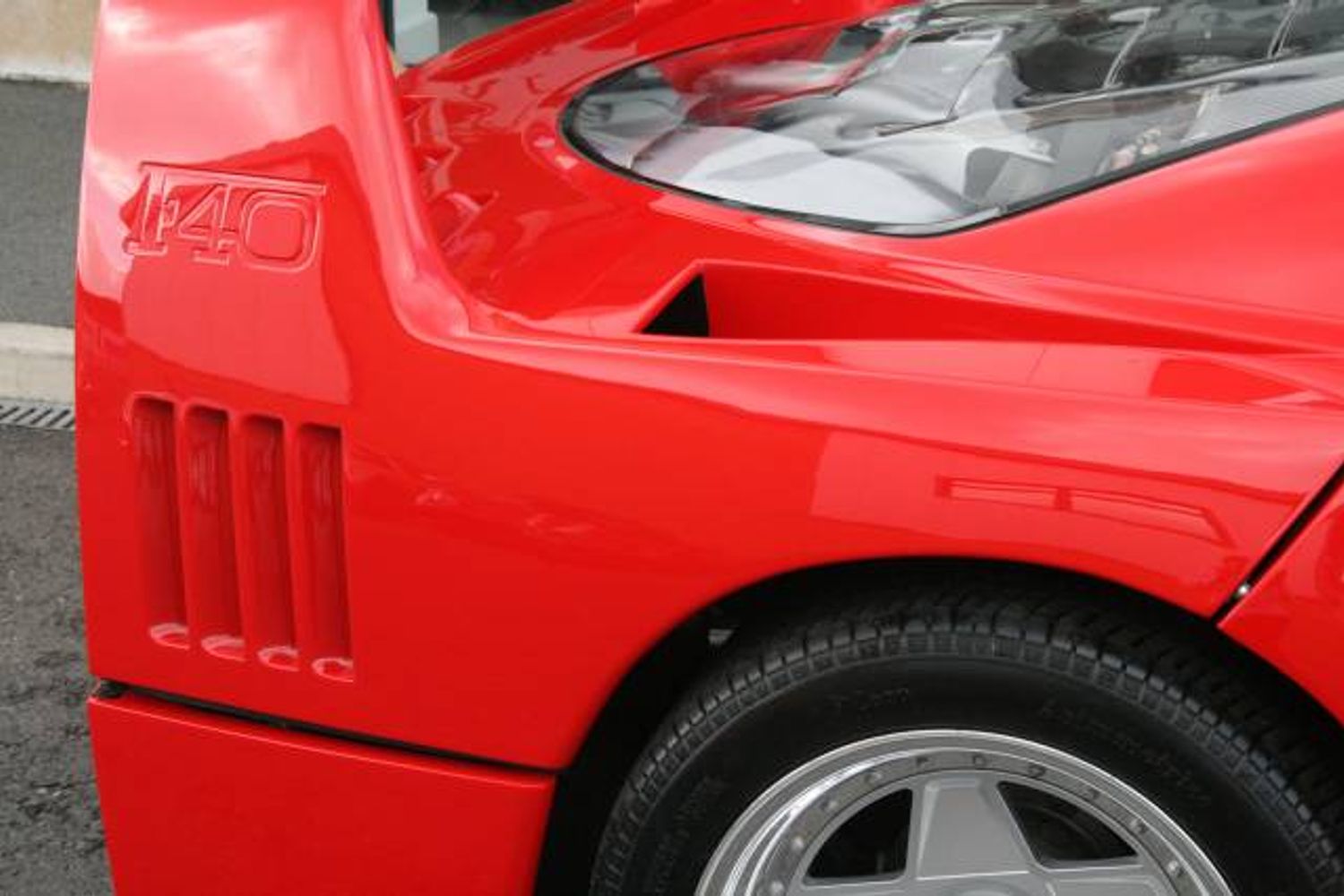 FERRARI F40 COUPE 2dr