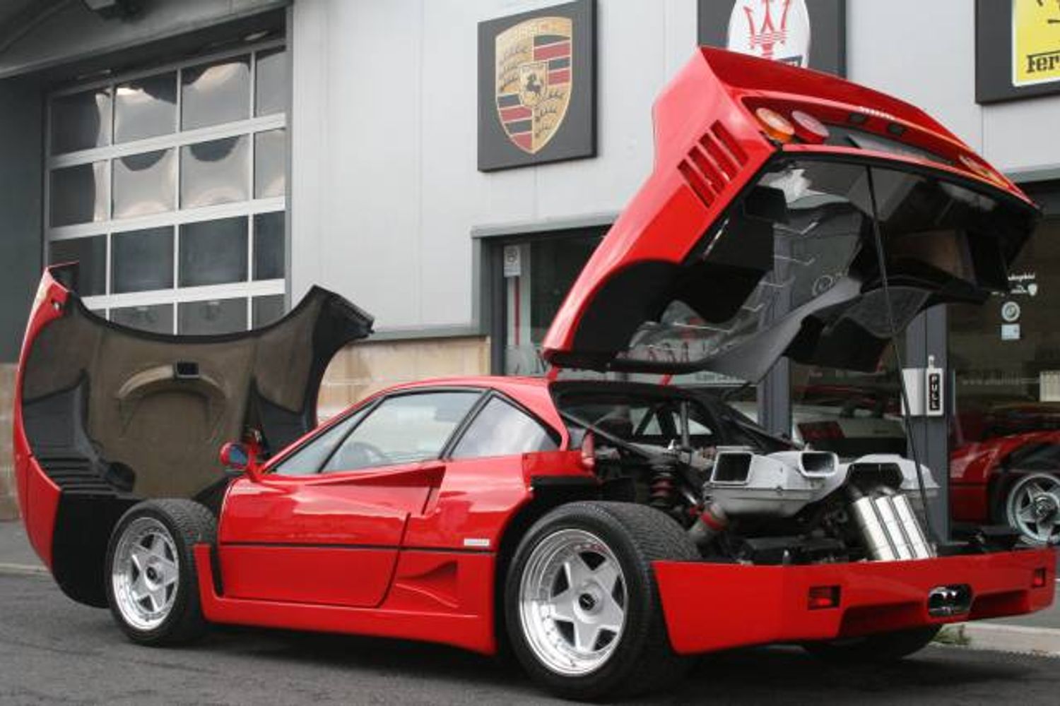 FERRARI F40 COUPE 2dr