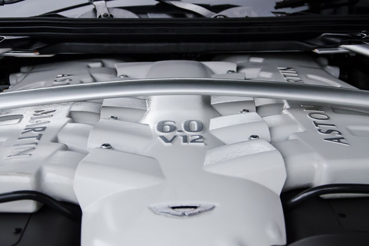 ASTON MARTIN DBS COUPE V12
