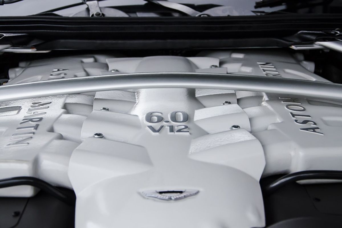 ASTON MARTIN DBS COUPE V12