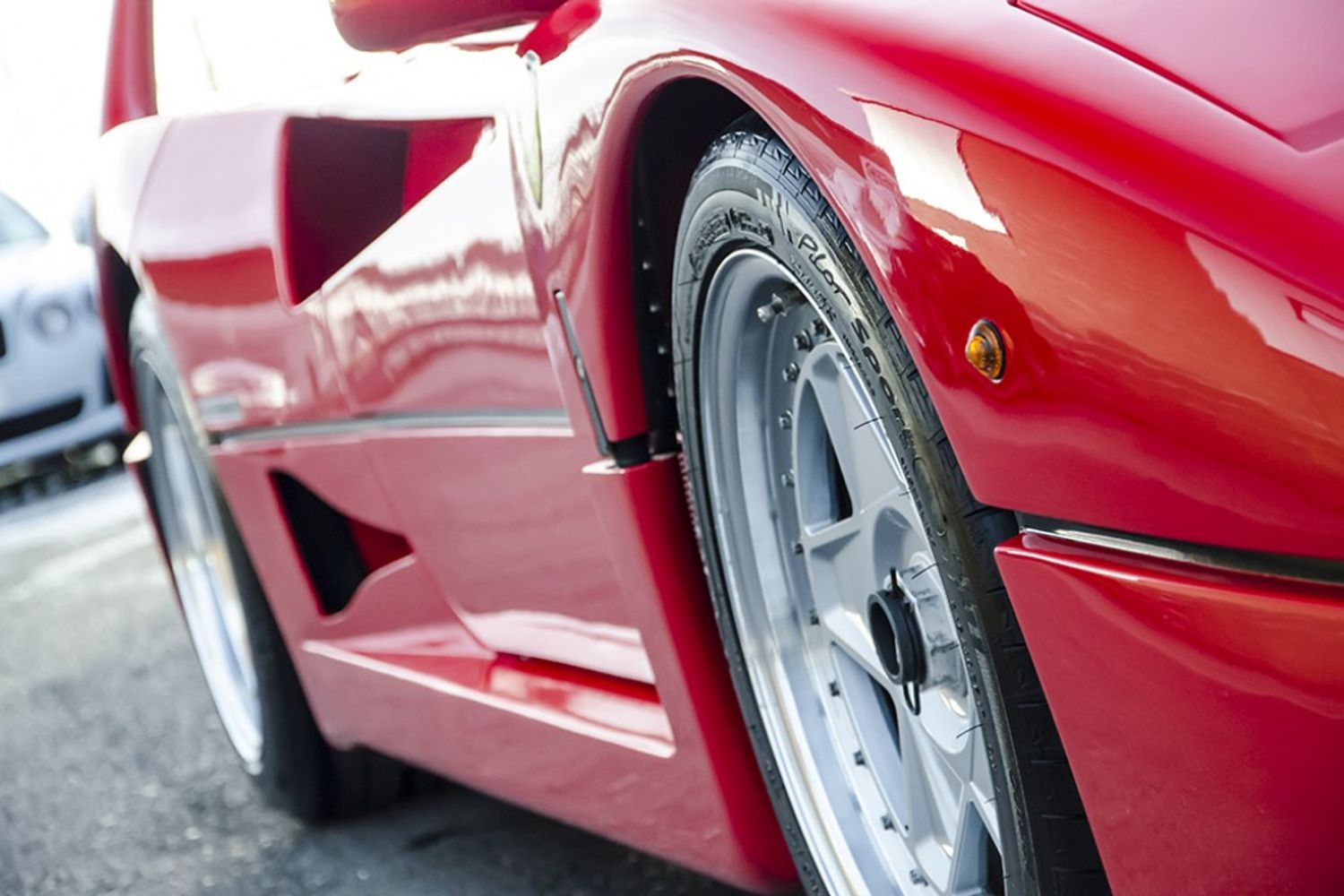FERRARI F40 COUPE 2dr