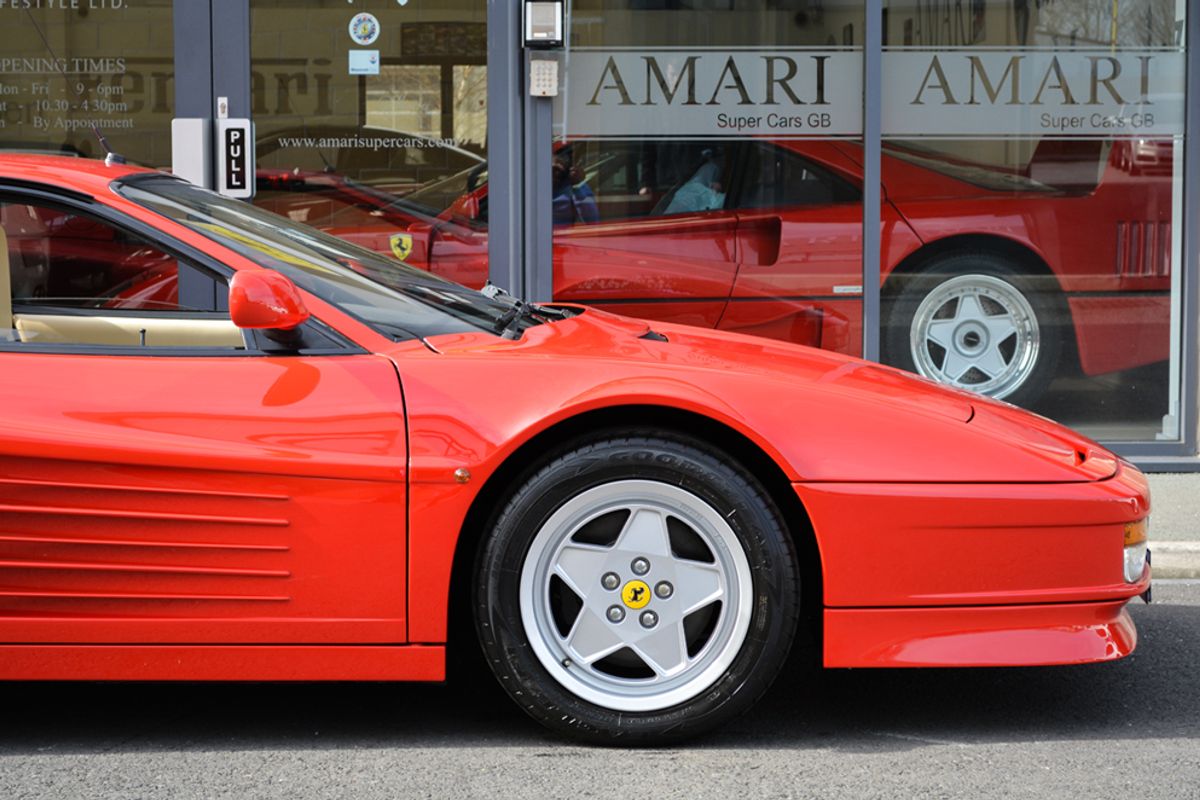 FERRARI Testarossa