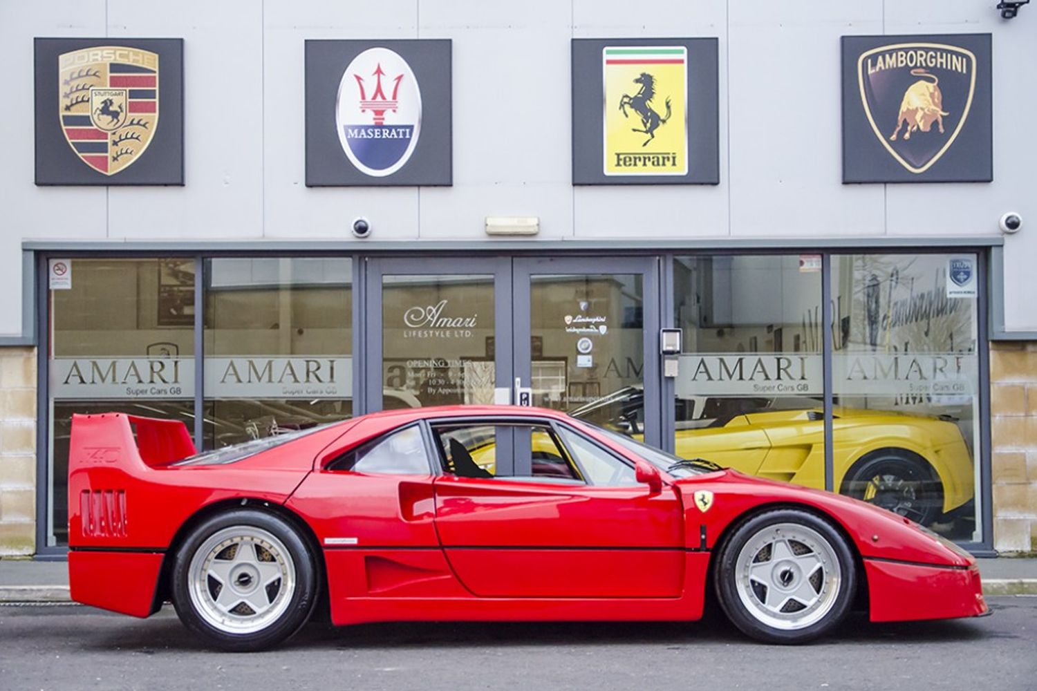 FERRARI F40 COUPE 2dr
