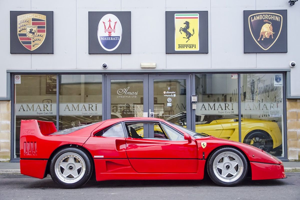 FERRARI F40 COUPE 2dr