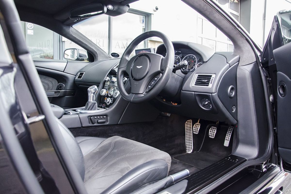ASTON MARTIN DBS COUPE V12