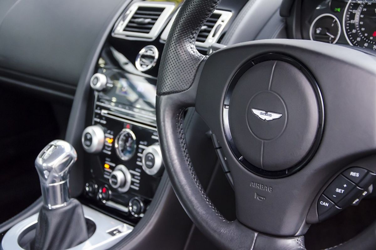 ASTON MARTIN DBS COUPE V12