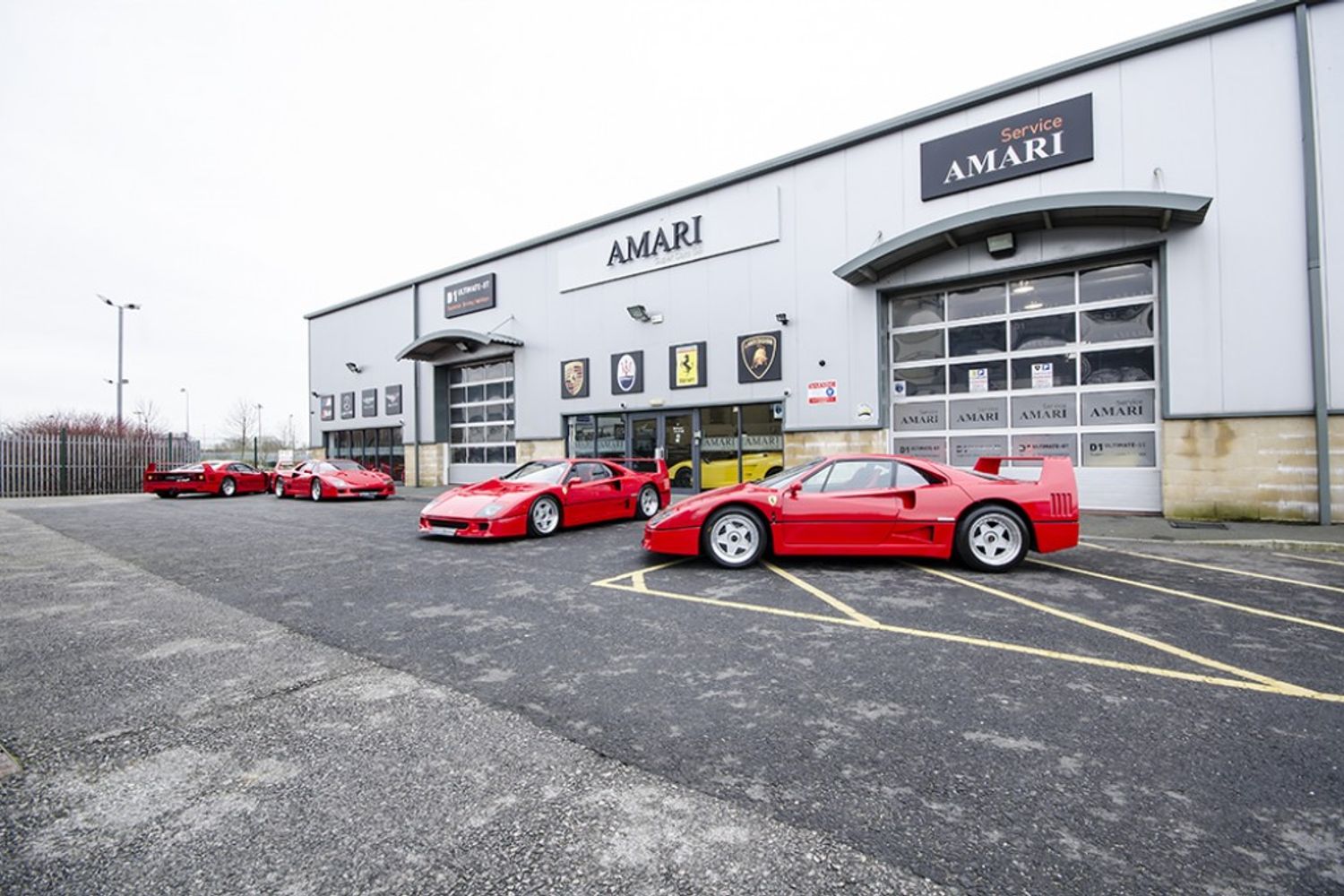FERRARI F40 COUPE 2dr