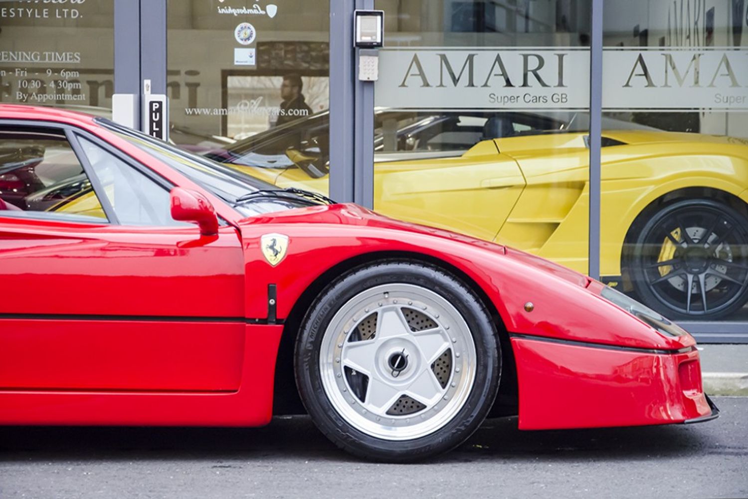 FERRARI F40 COUPE 2dr