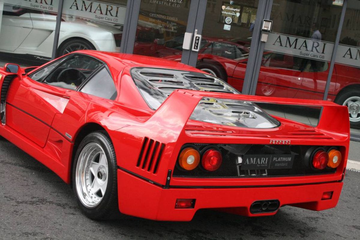 FERRARI F40 COUPE 2dr