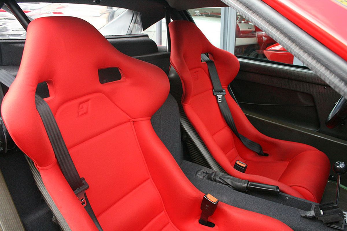 FERRARI F40 COUPE 2dr