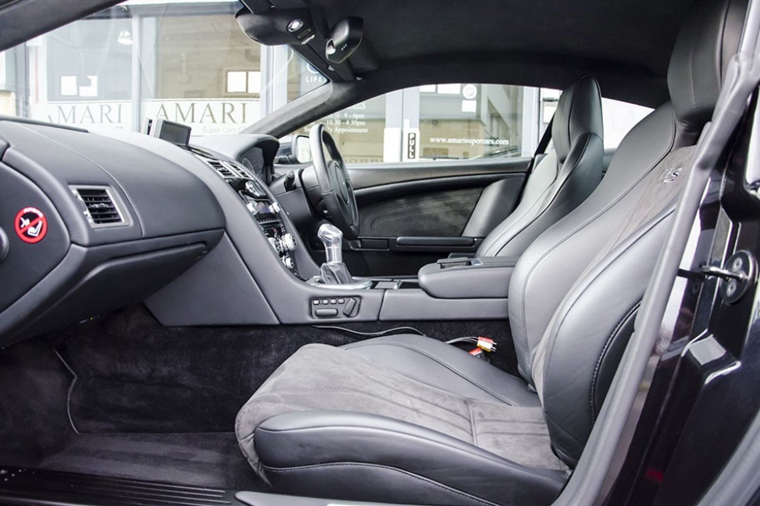 ASTON MARTIN DBS COUPE V12
