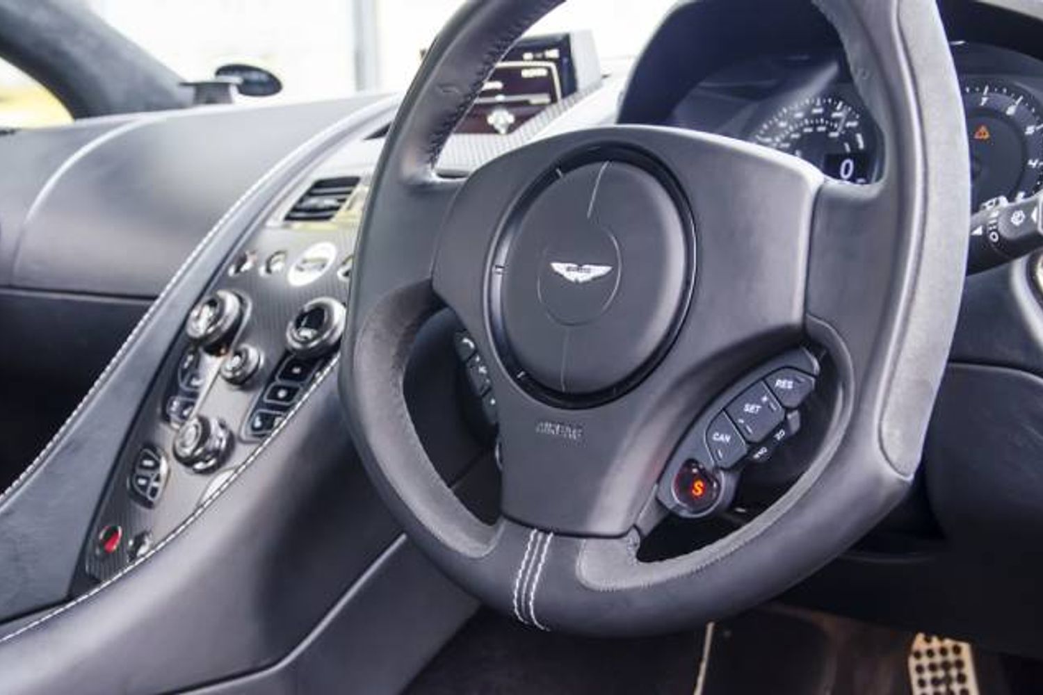 ASTON MARTIN VANQUISH COUPE V12 2+2 Touchtronic Auto