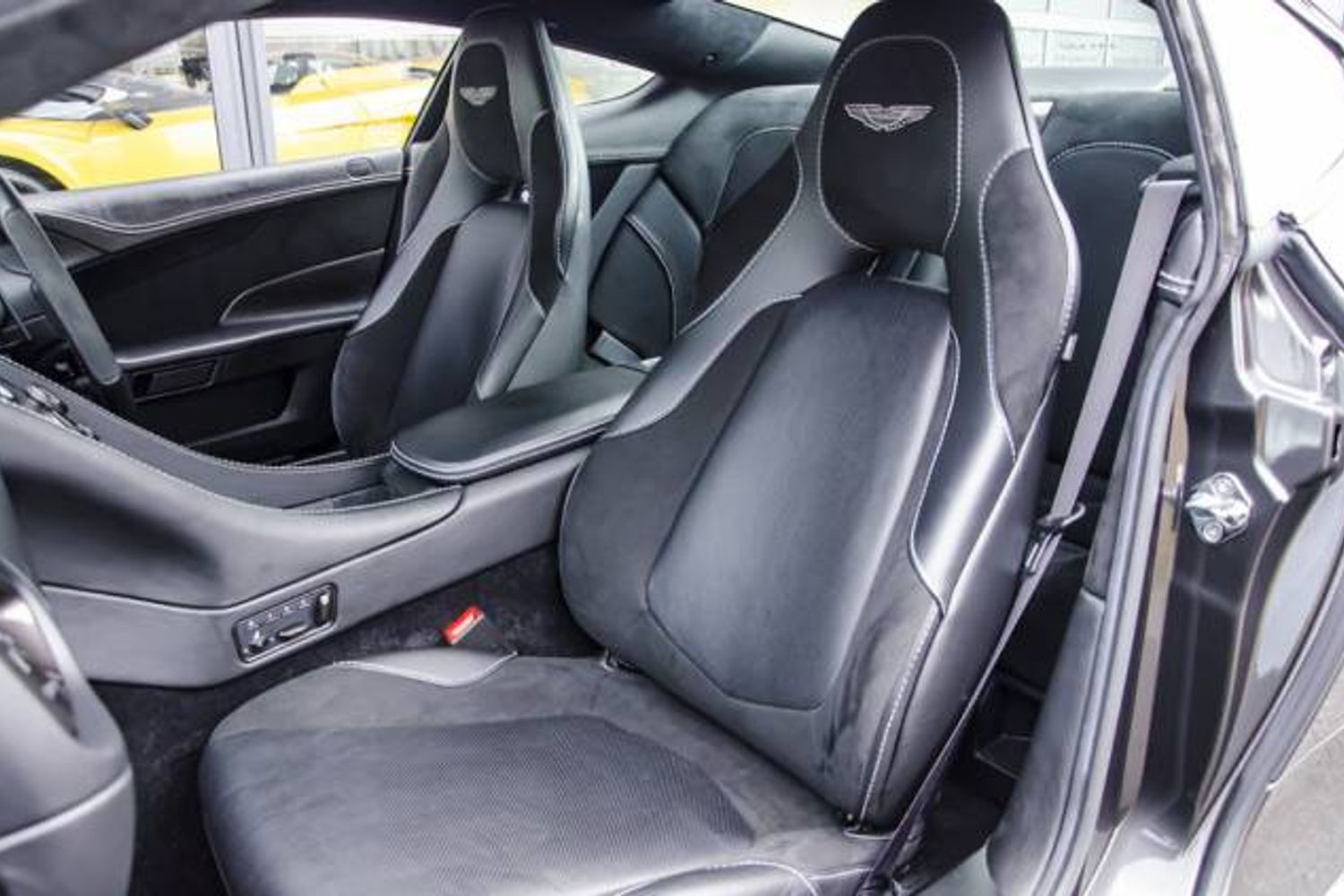 ASTON MARTIN VANQUISH COUPE V12 2+2 Touchtronic Auto