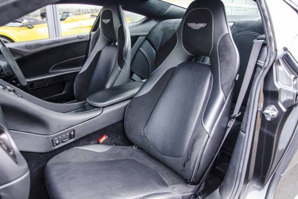 ASTON MARTIN VANQUISH COUPE V12 2+2 Touchtronic Auto