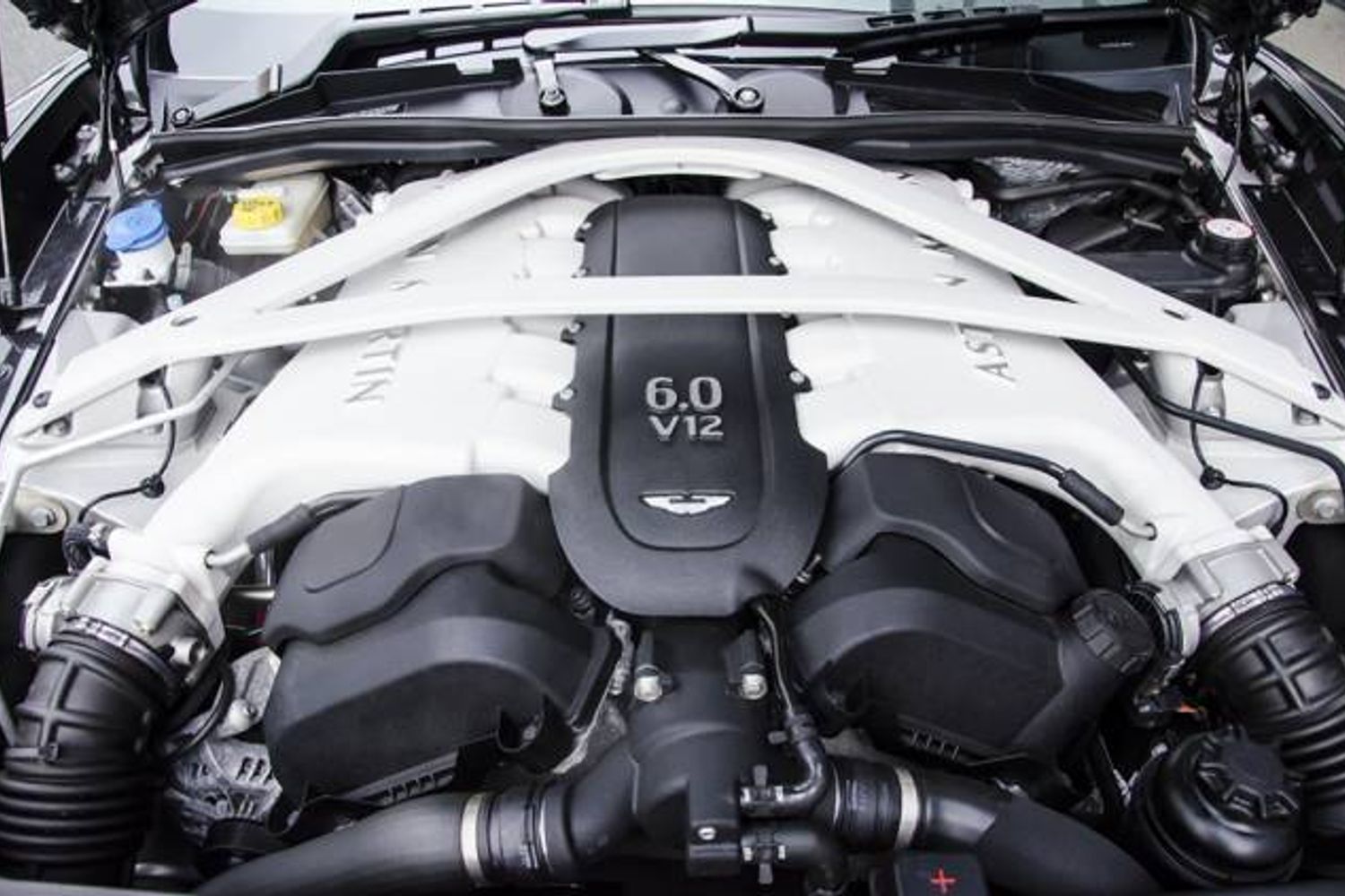 ASTON MARTIN VANQUISH COUPE V12 2+2 Touchtronic Auto
