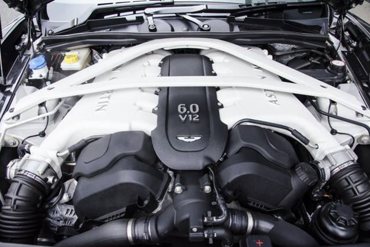 ASTON MARTIN VANQUISH COUPE V12 2+2 Touchtronic Auto
