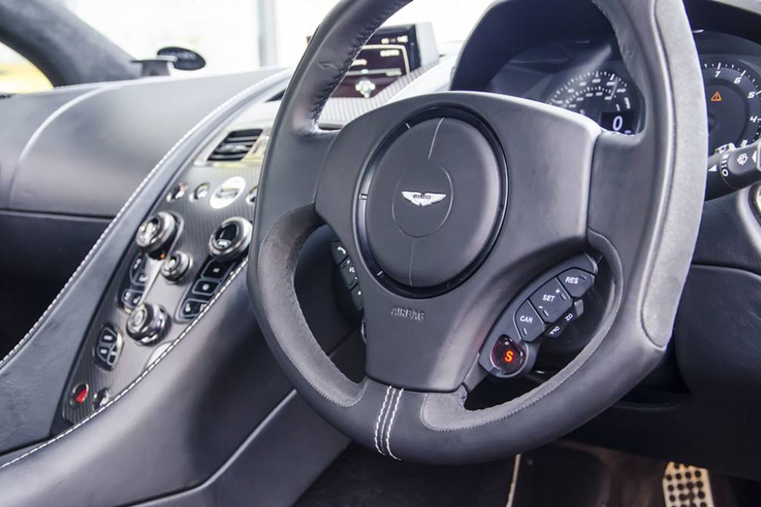 ASTON MARTIN VANQUISH COUPE V12 2+2 Touchtronic Auto