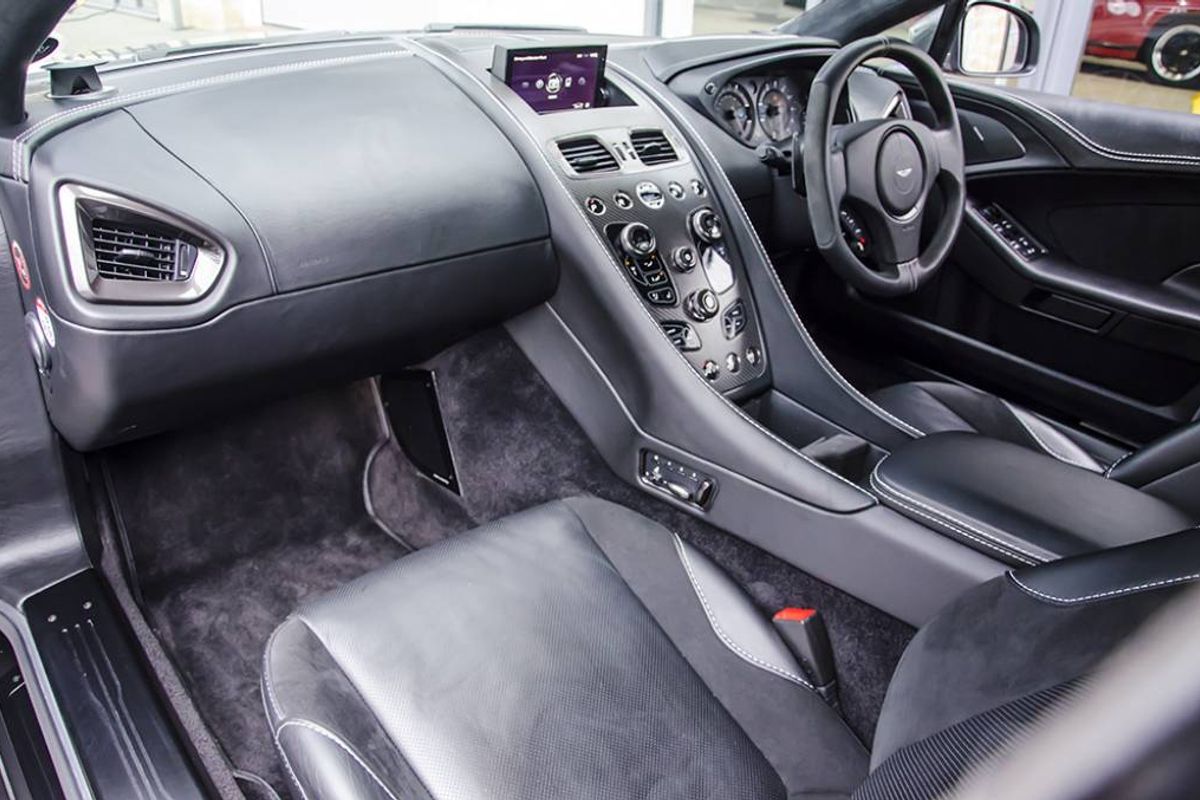 ASTON MARTIN VANQUISH COUPE V12 2+2 Touchtronic Auto