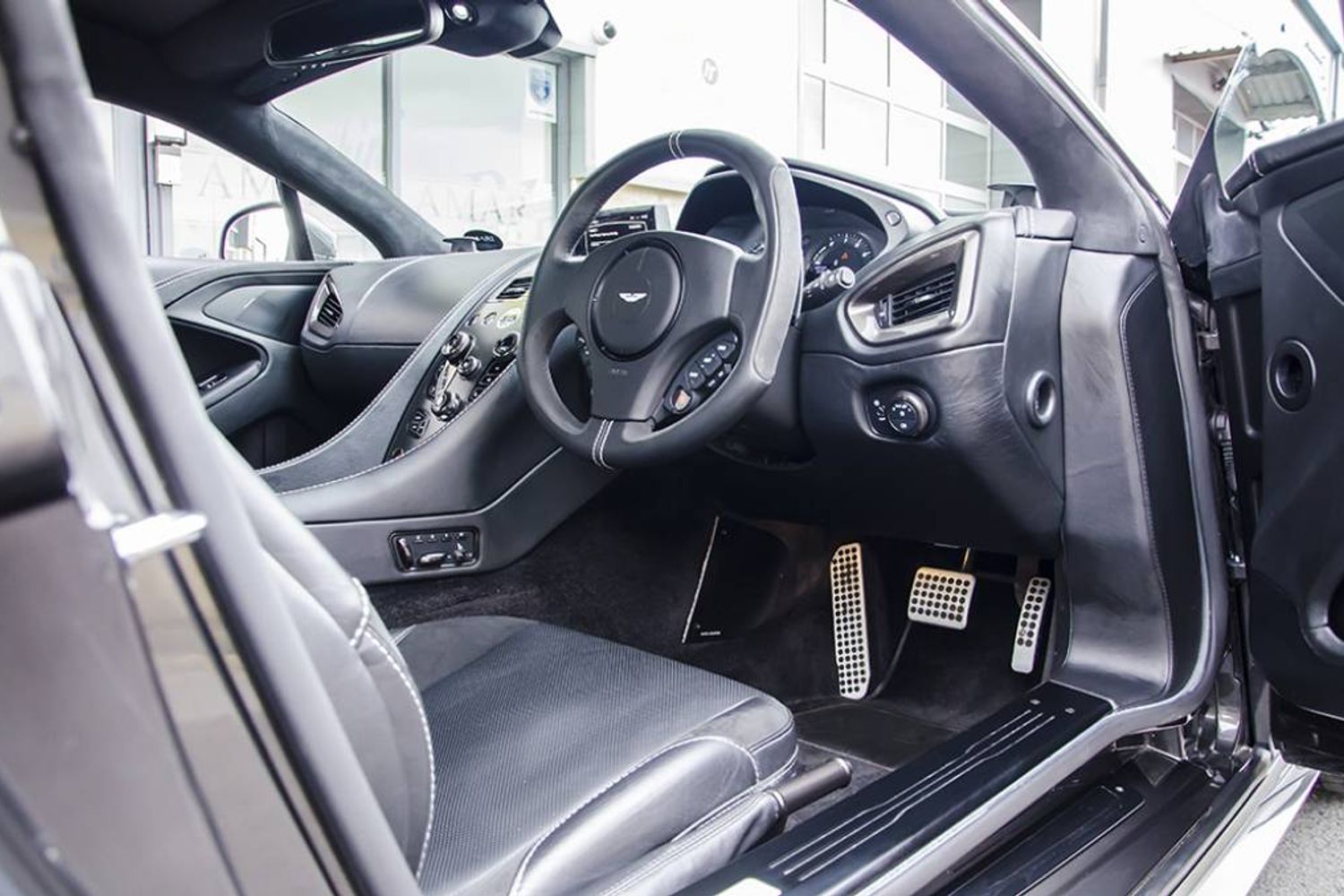 ASTON MARTIN VANQUISH COUPE V12 2+2 Touchtronic Auto