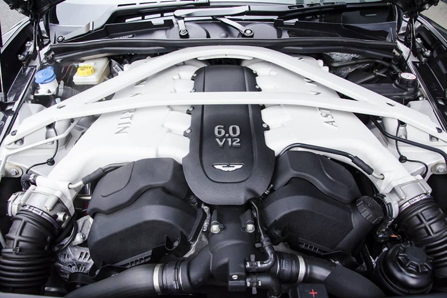 ASTON MARTIN VANQUISH COUPE V12 2+2 Touchtronic Auto
