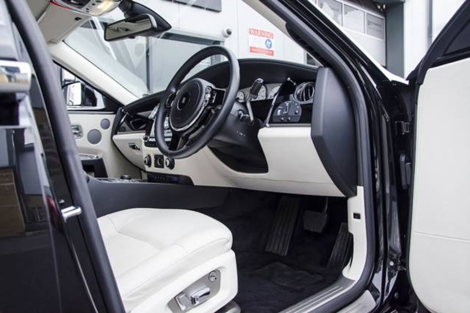 ROLLS-ROYCE GHOST SALOON 4dr Auto